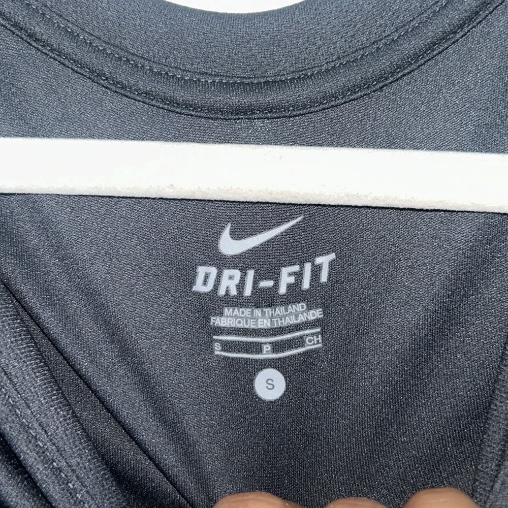 Gently used men’s dry fit size small T - Picture 5 of 7